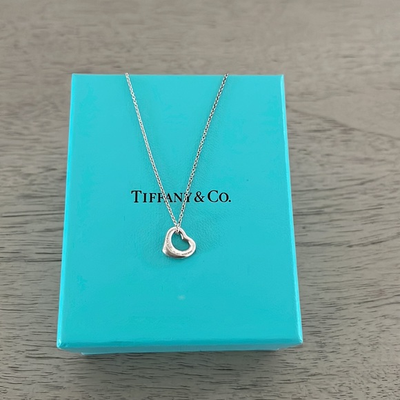 Elsa Peretti®
Open Heart Pendant
in Silver, 11 mm - Picture 1 of 7